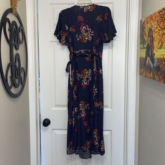 ✨Re:named Gray Floral Maxi Wrap Dress with Flutter Sleeves - Picture 6 of 6